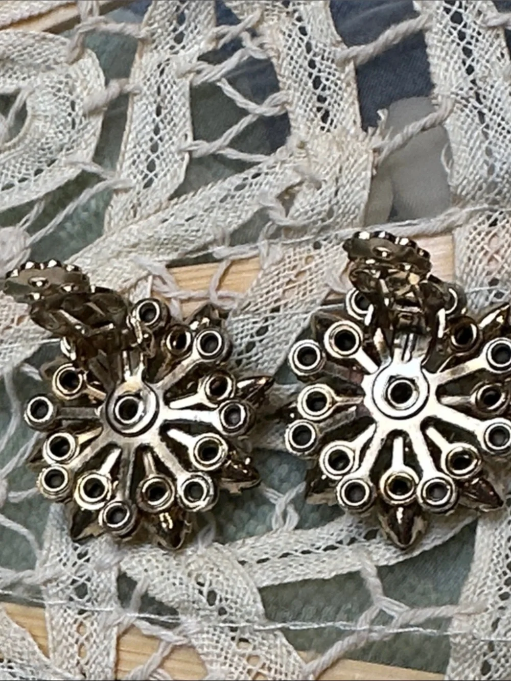 Aurora Borealis Rhinestone Flower Clip-On Vintage Earrings in Blue & Mauve/1 1/8